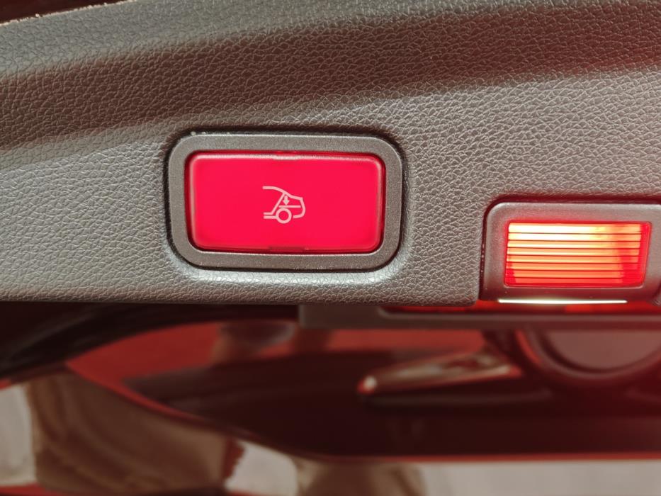 MERCEDES-BENZ E 2019
