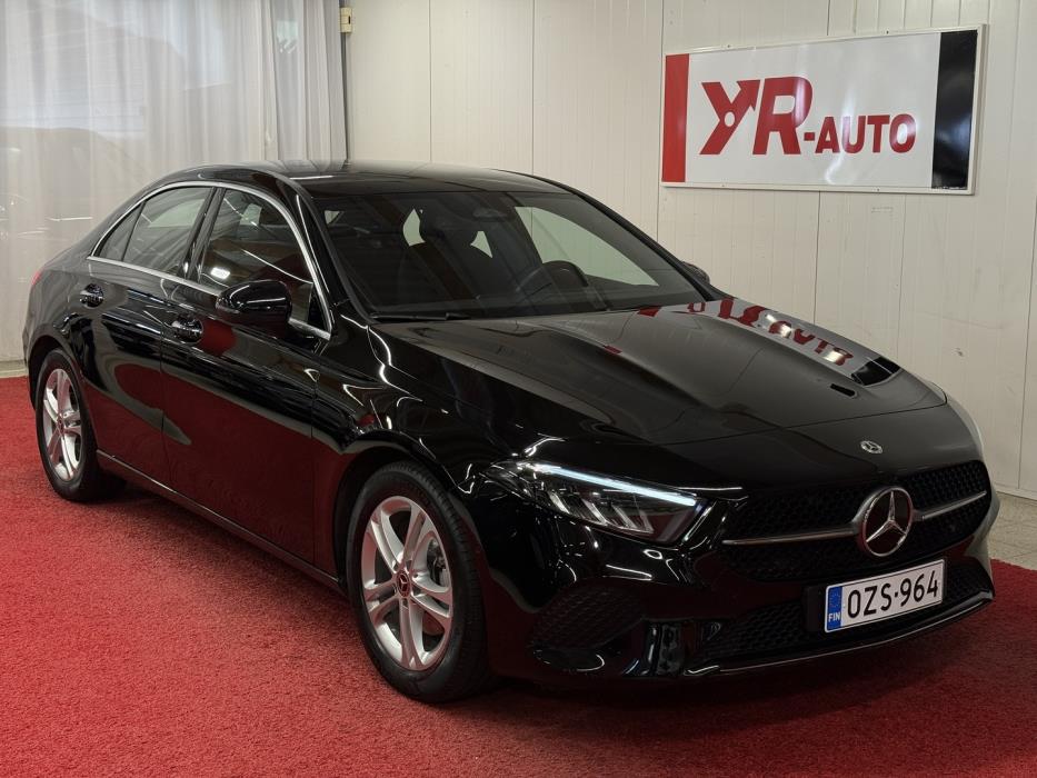 MERCEDES-BENZ A 2023
