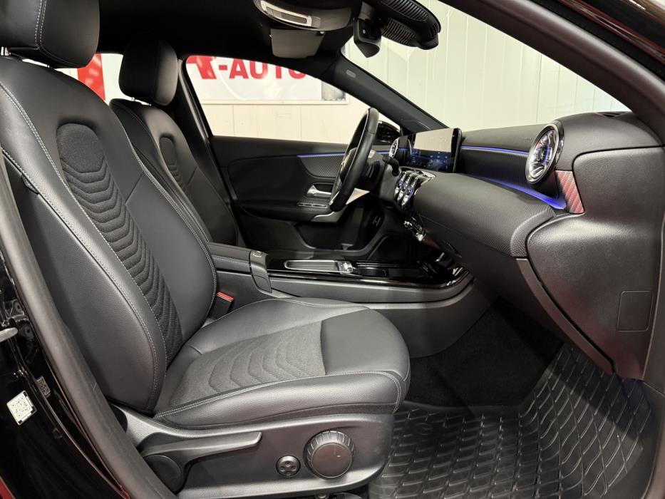 MERCEDES-BENZ A 2023