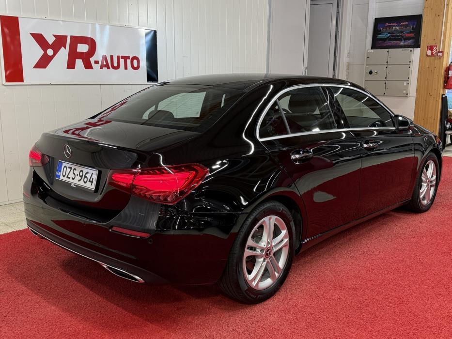 MERCEDES-BENZ A 2023