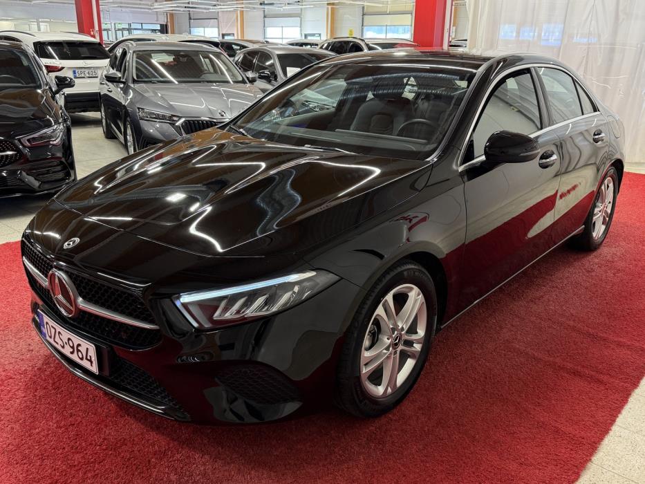 MERCEDES-BENZ A 2023