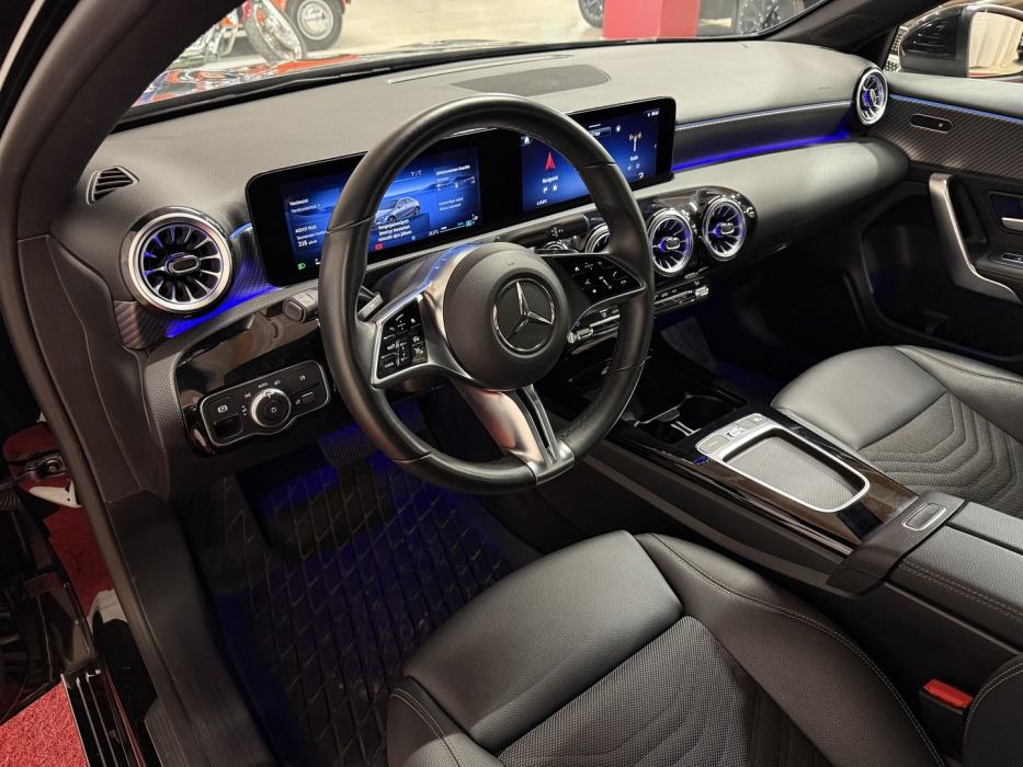 MERCEDES-BENZ A 2023