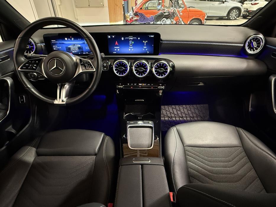 MERCEDES-BENZ A 2023