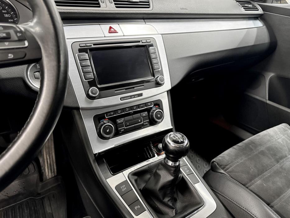 VOLKSWAGEN Passat 2010