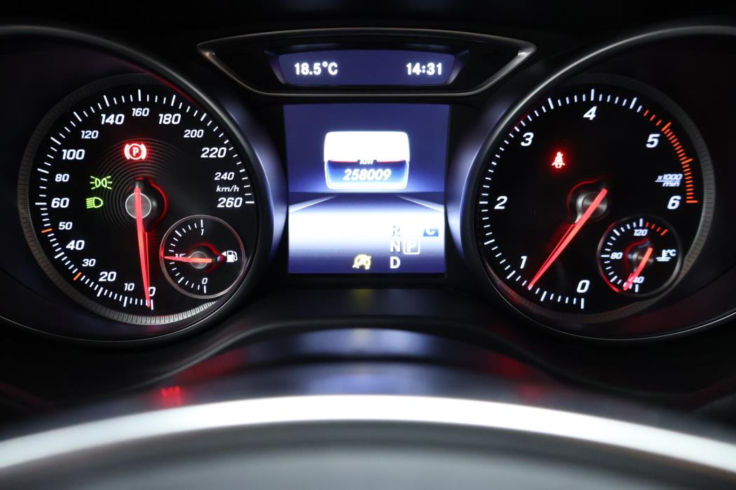 MERCEDES-BENZ CLA 2016