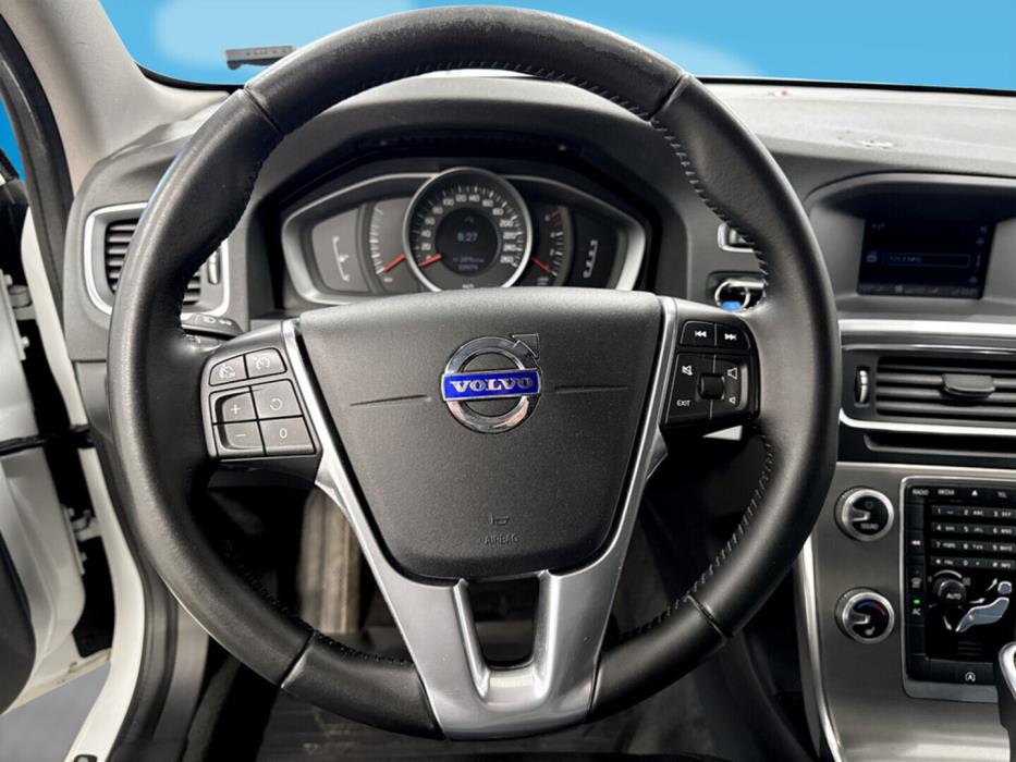 VOLVO V60 2015