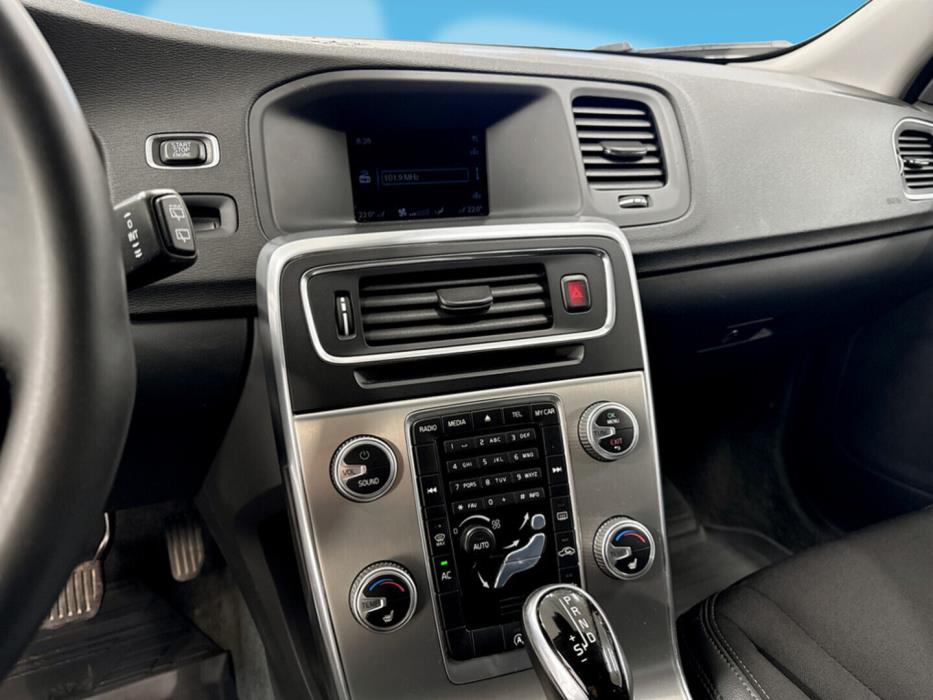 VOLVO V60 2015