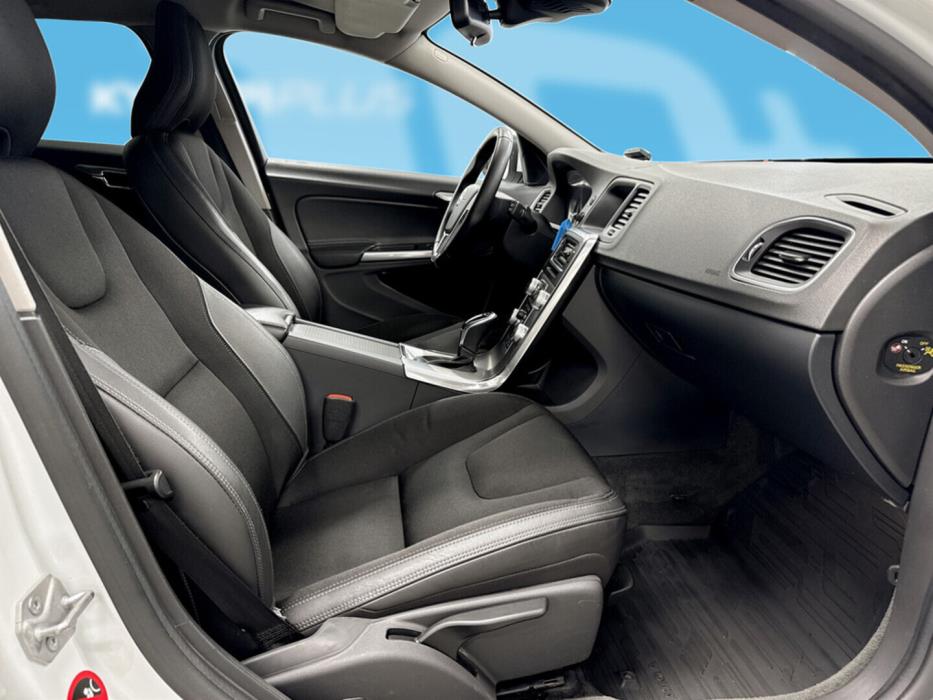 VOLVO V60 2015