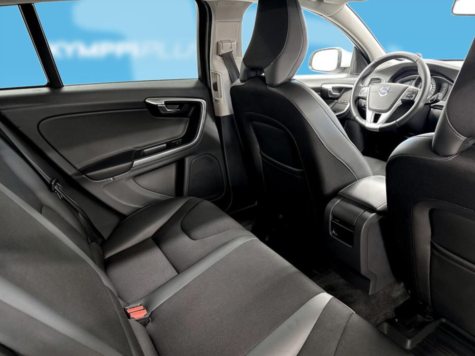 VOLVO V60 2015