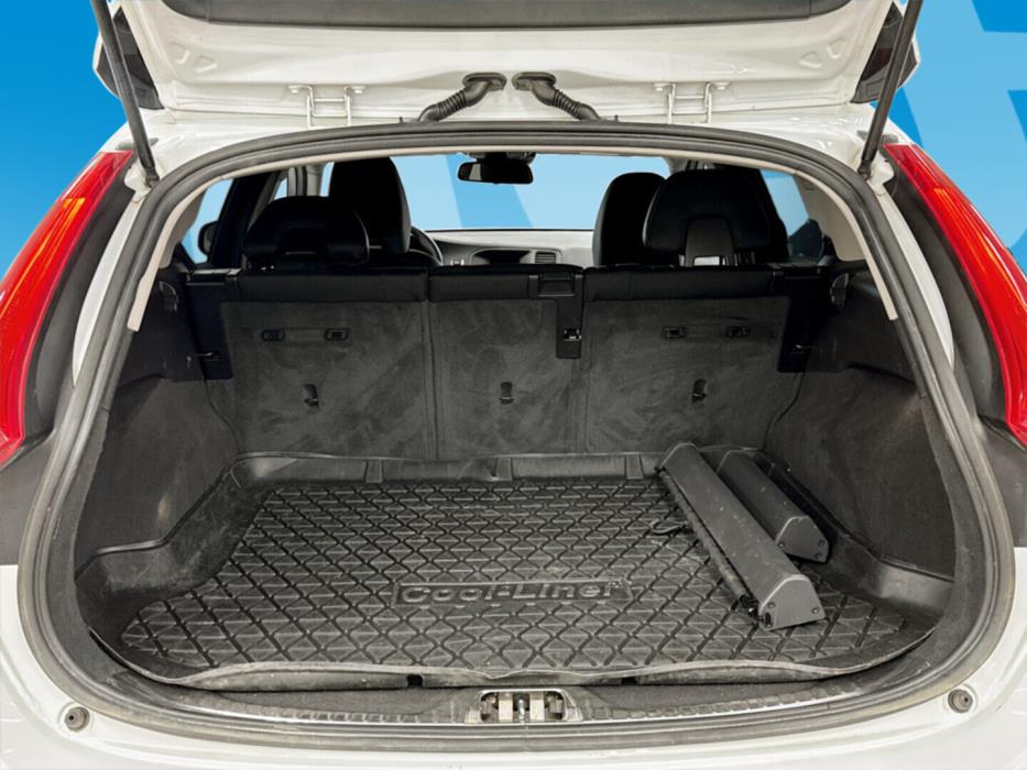 VOLVO V60 2015