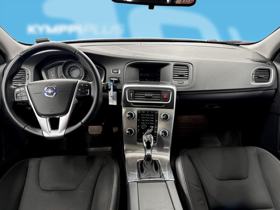 VOLVO V60 2015