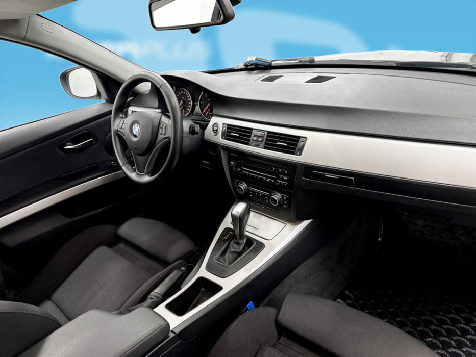 BMW 320 2010