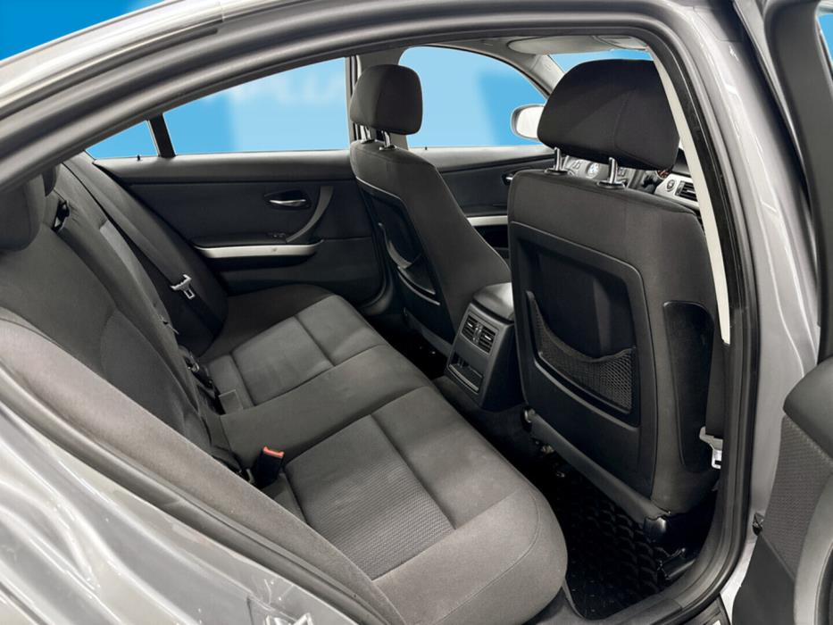 BMW 320 2010