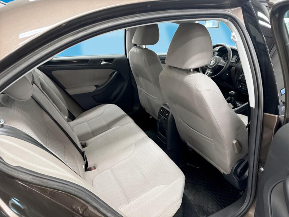 VOLKSWAGEN Jetta 2011