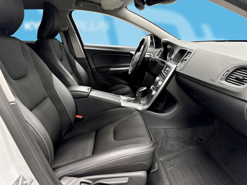 VOLVO V60 Cross Country 2016