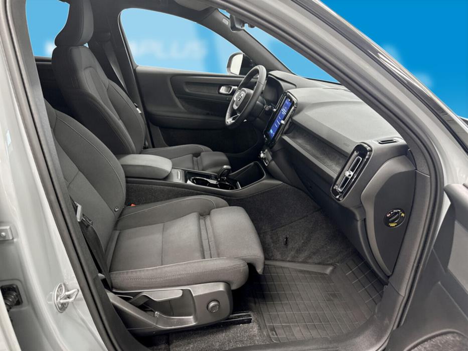 VOLVO XC40 2024