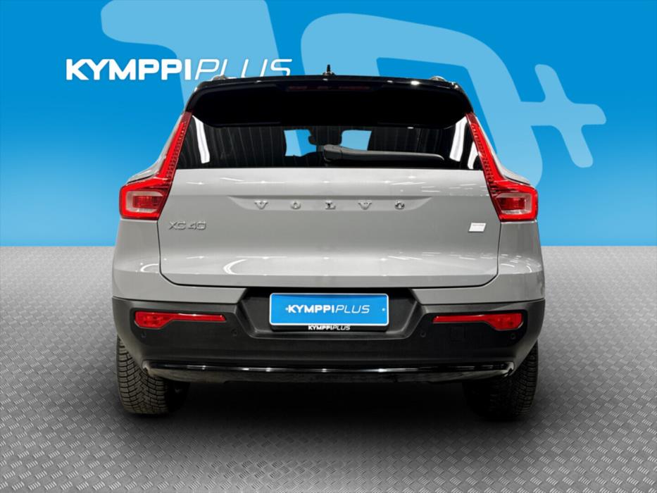 VOLVO XC40 2024