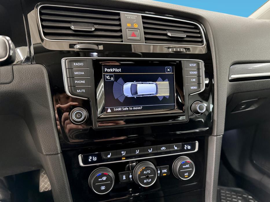 VOLKSWAGEN Golf 2014