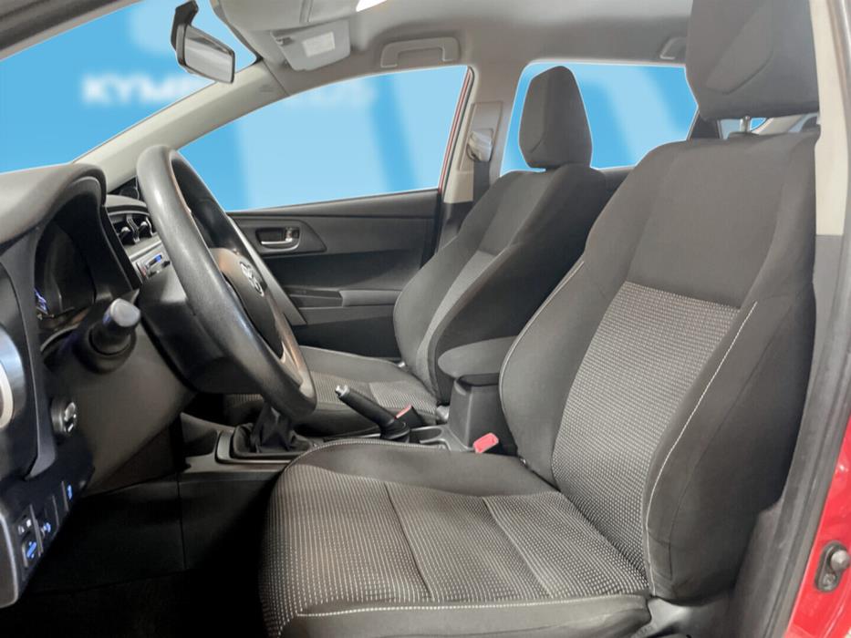 TOYOTA Auris 2014
