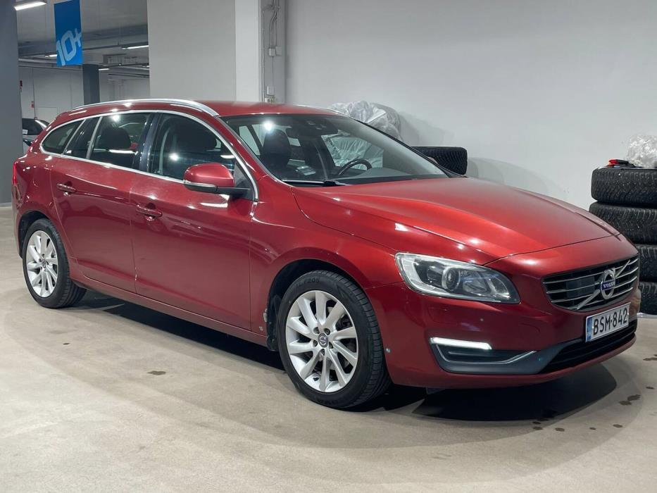 VOLVO V60 2015