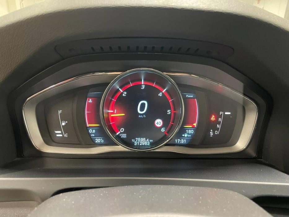 VOLVO V60 2015