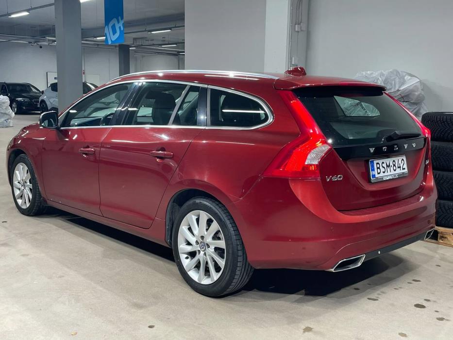 VOLVO V60 2015