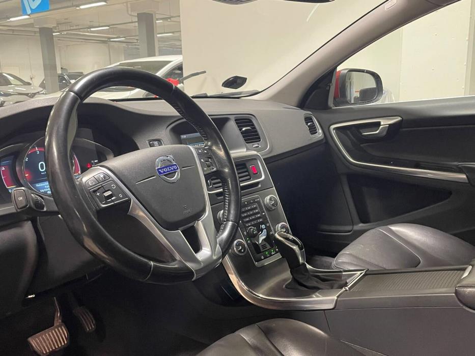 VOLVO V60 2015