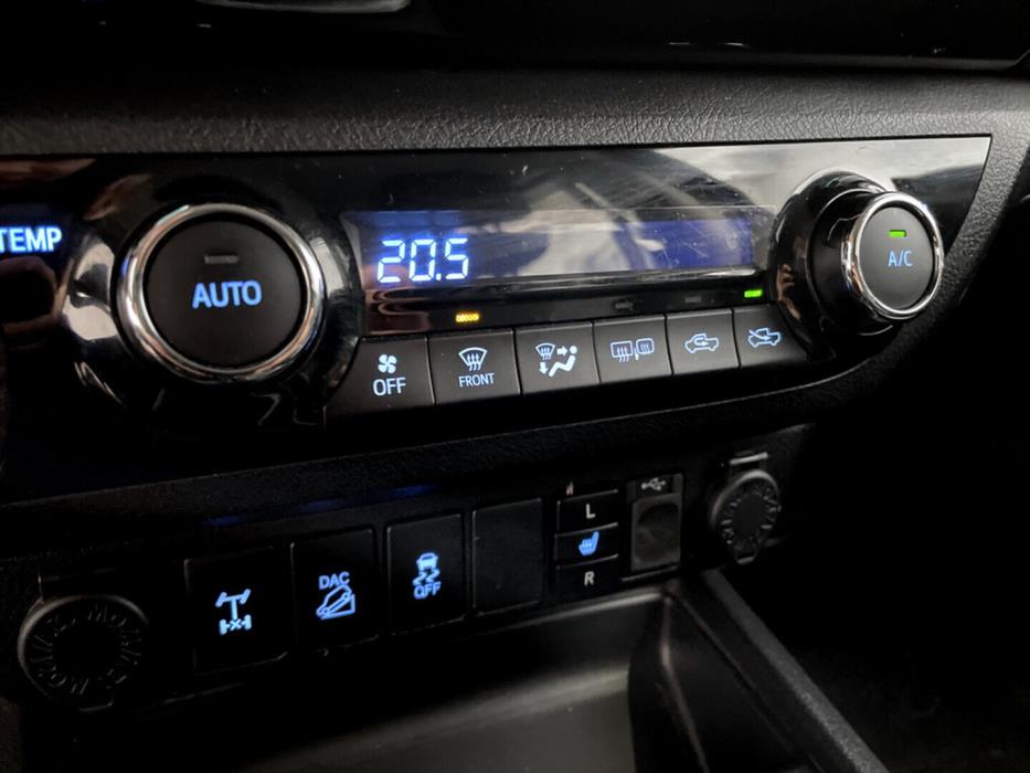 TOYOTA Hilux 2016