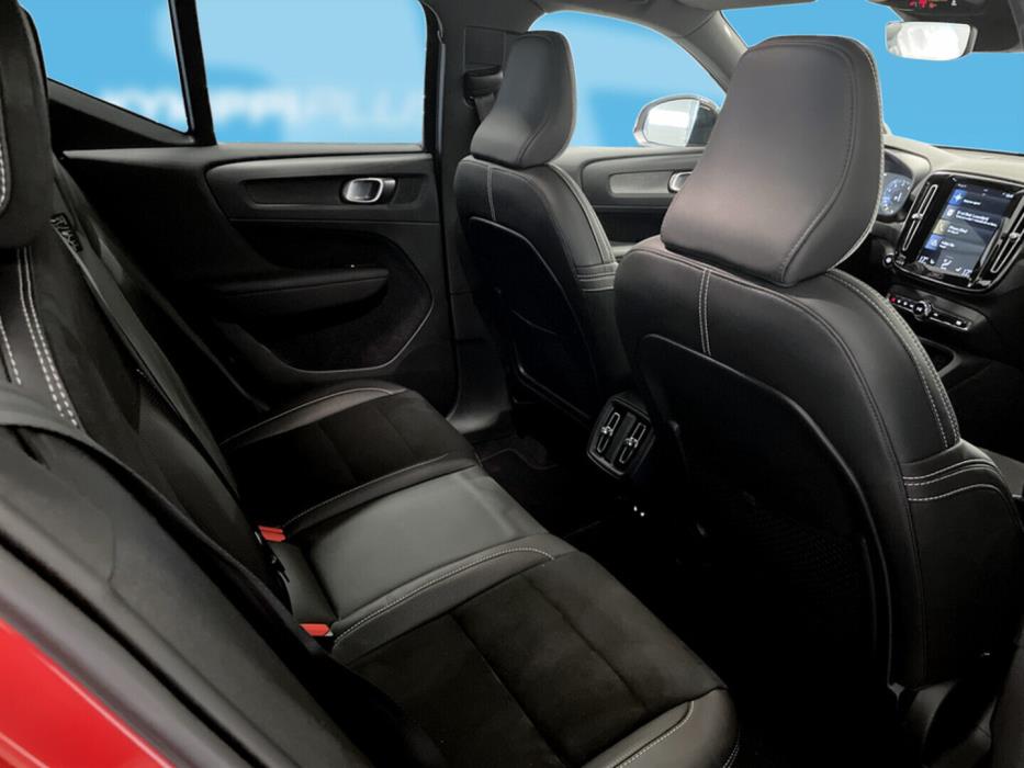 VOLVO XC40 2021
