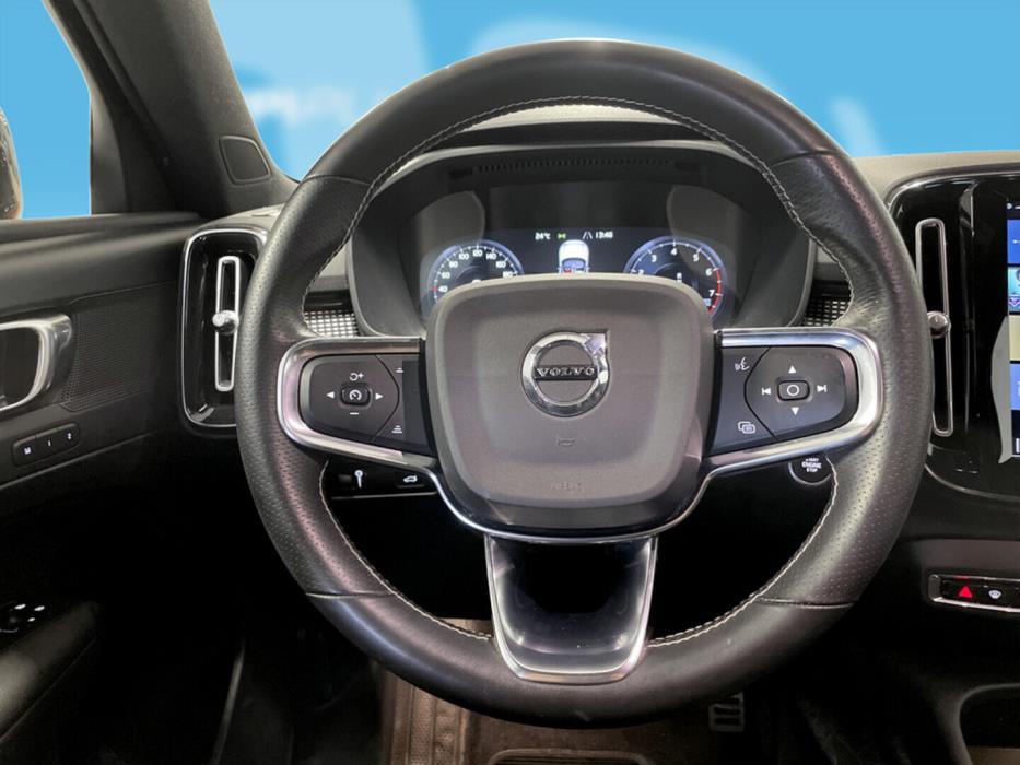 VOLVO XC40 2021