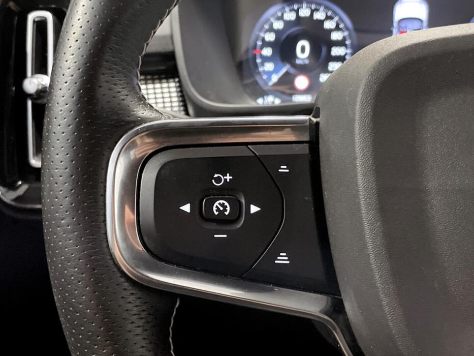 VOLVO XC40 2021