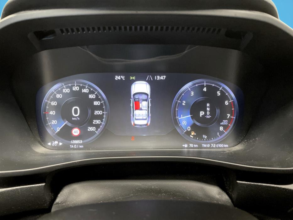 VOLVO XC40 2021