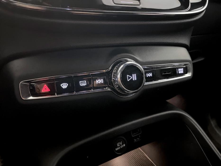 VOLVO XC40 2021