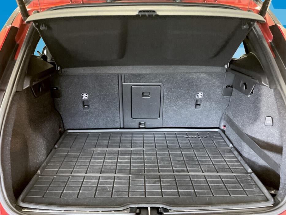 VOLVO XC40 2021