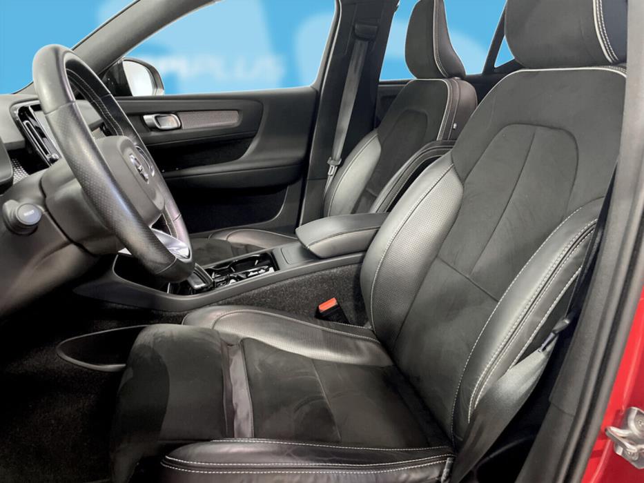 VOLVO XC40 2021