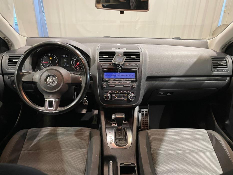 VOLKSWAGEN Jetta 2010