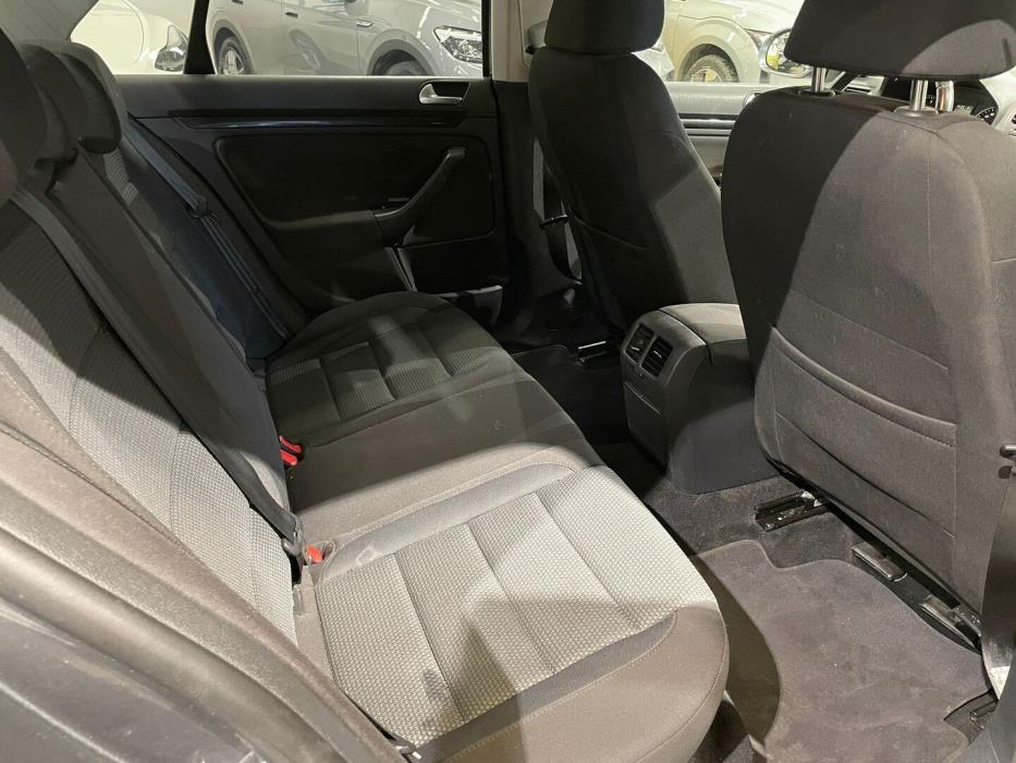 VOLKSWAGEN Jetta 2010