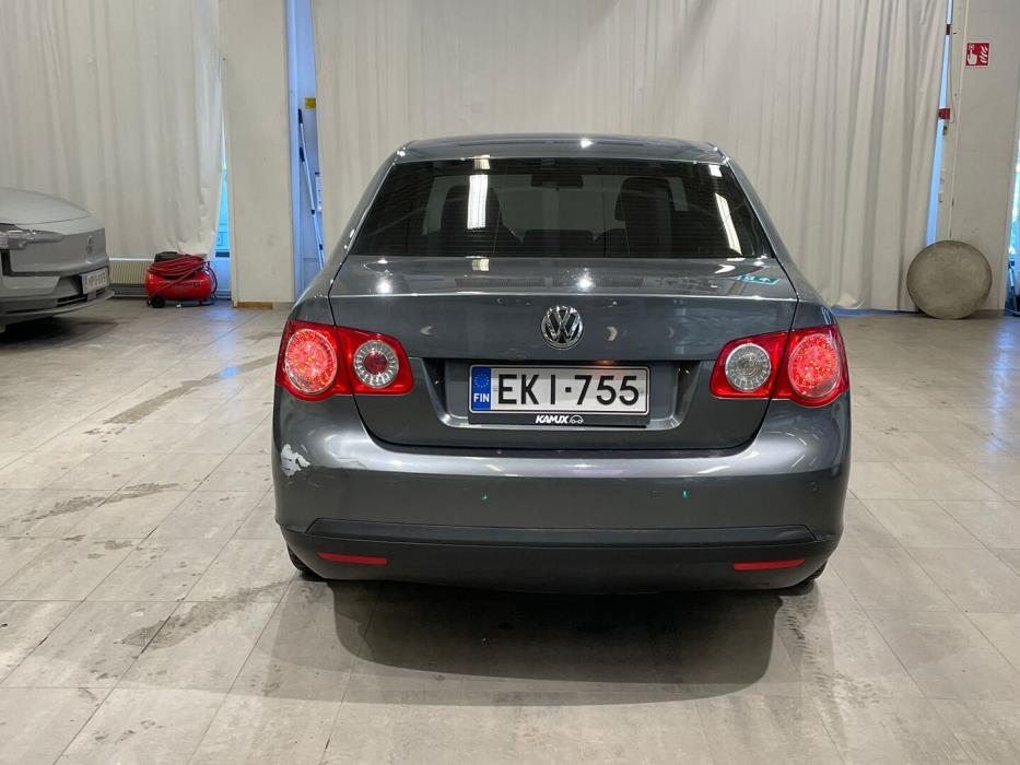 VOLKSWAGEN Jetta 2010