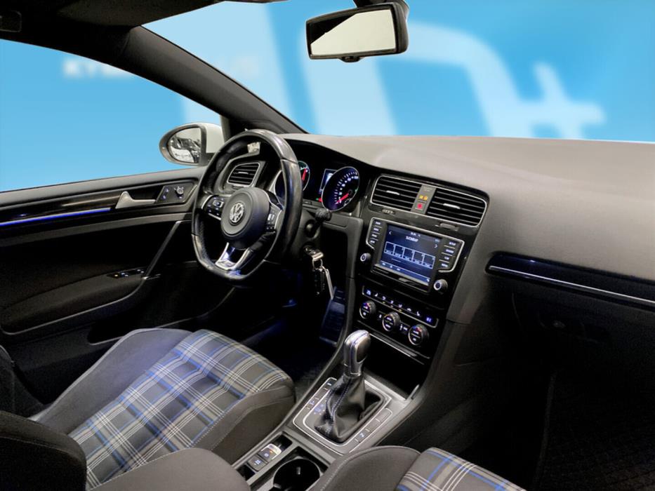 VOLKSWAGEN Golf 2015