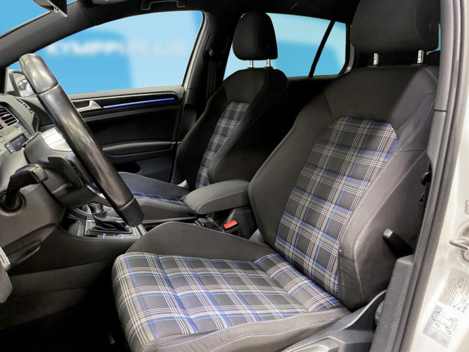 VOLKSWAGEN Golf 2015