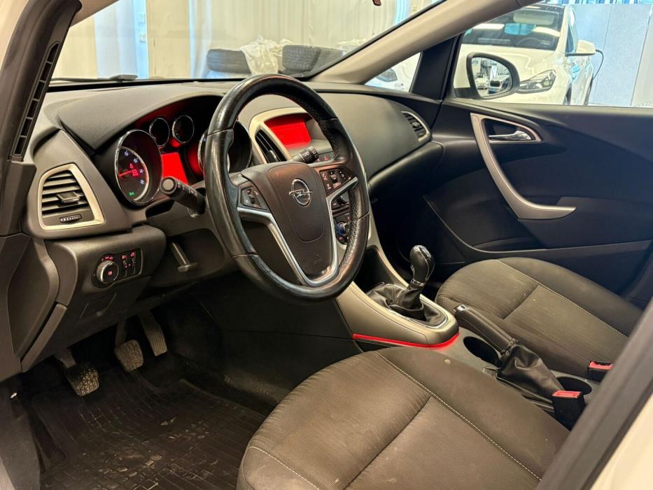 OPEL Astra 2012