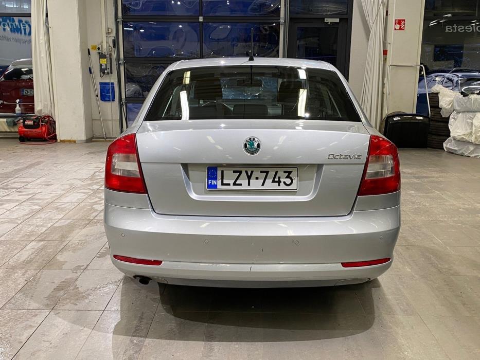 SKODA Octavia 2012