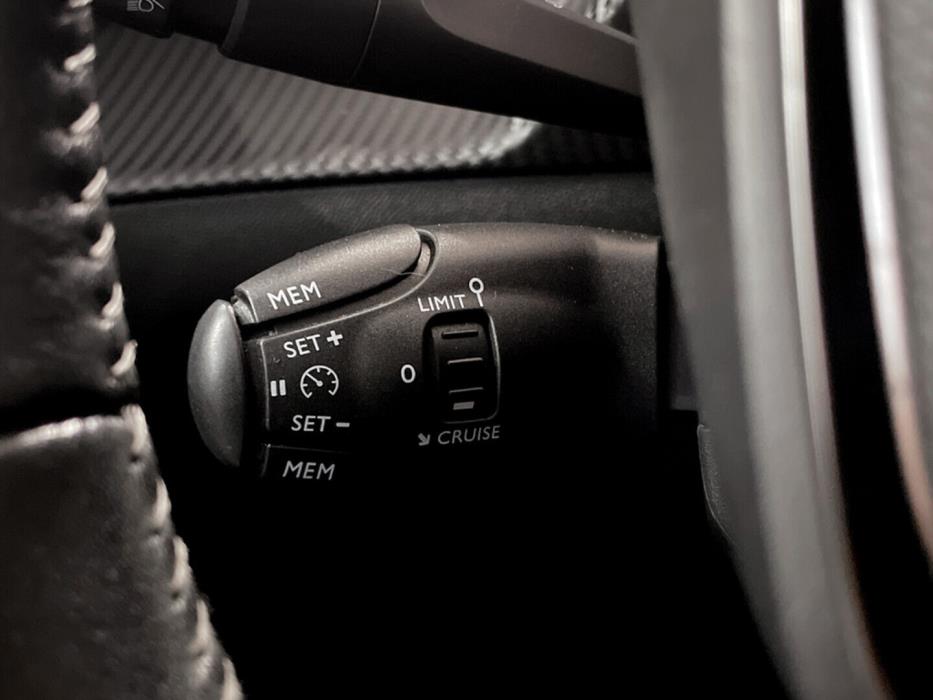 PEUGEOT e-2008 2021