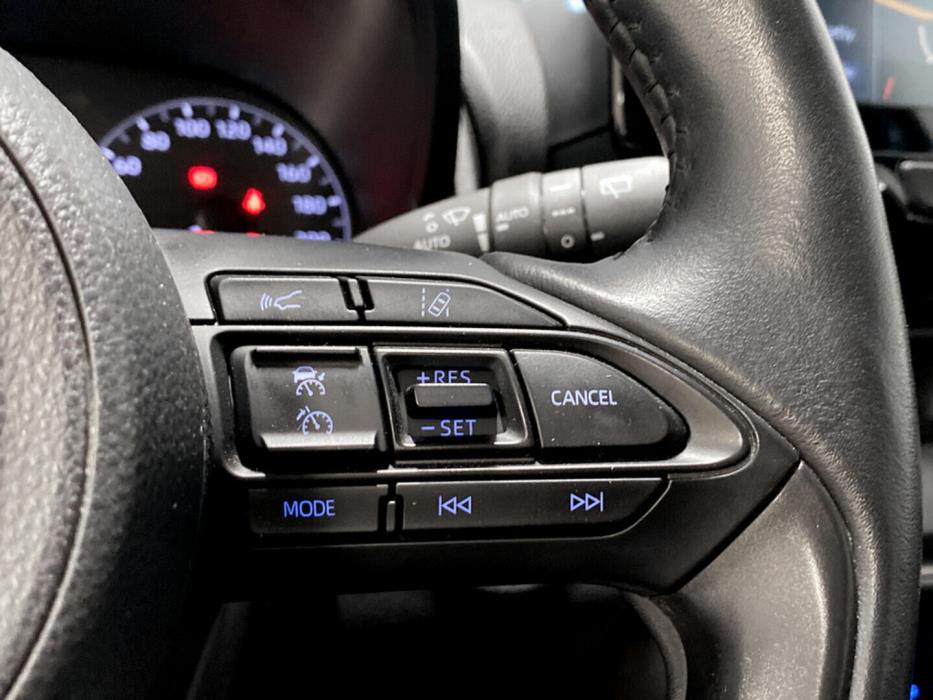 TOYOTA Yaris 2023
