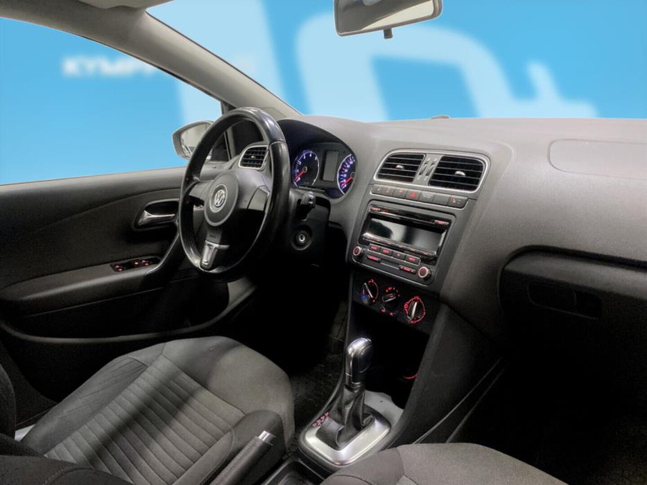 VOLKSWAGEN Polo 2012