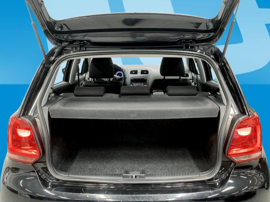 VOLKSWAGEN Polo 2012