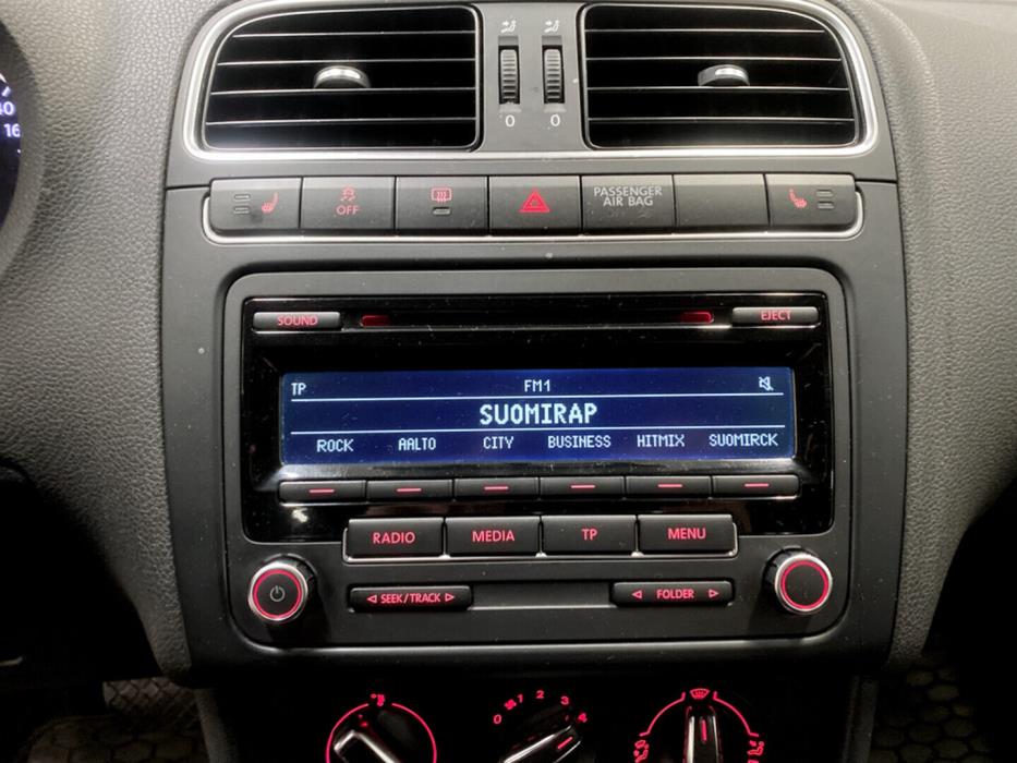 VOLKSWAGEN Polo 2012