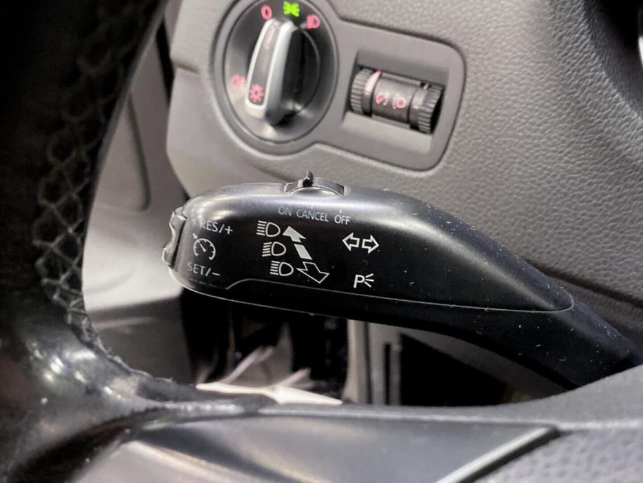 VOLKSWAGEN Polo 2012