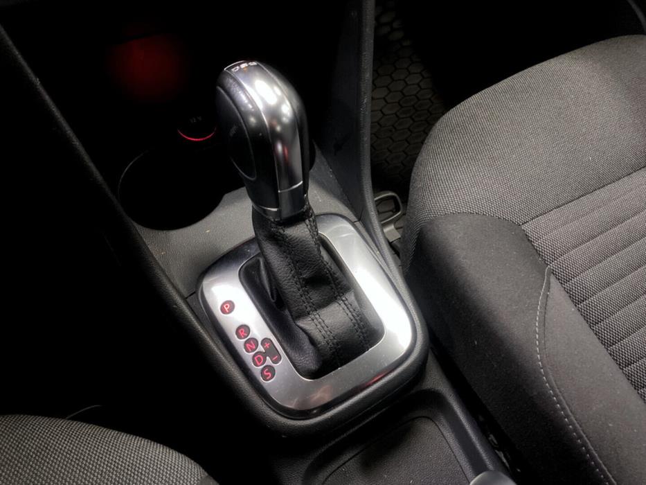 VOLKSWAGEN Polo 2012