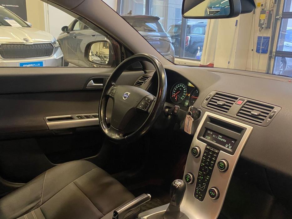 VOLVO V50 2011